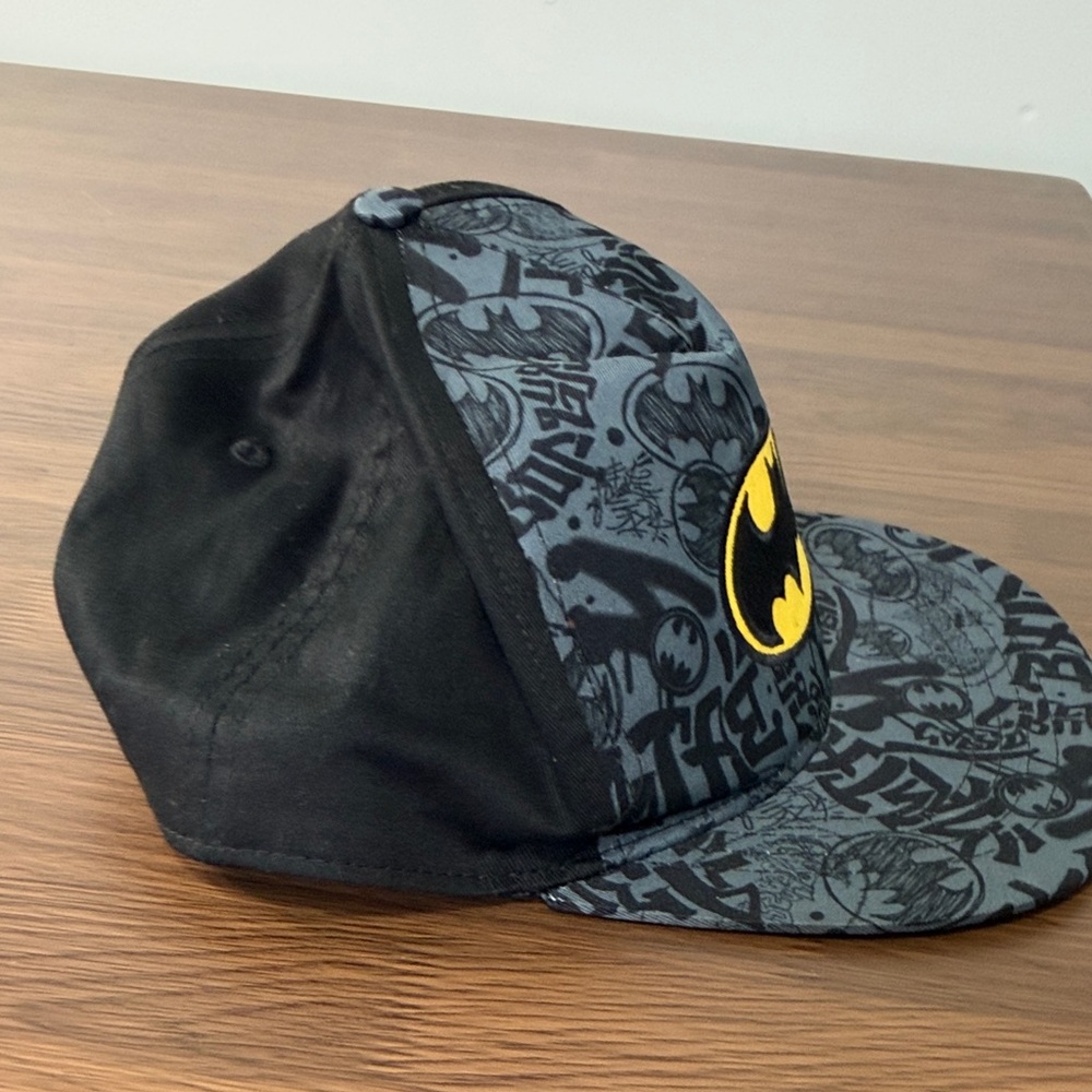 Batman Kids SnapBack Cap - Black and Yellow - Picture 4 of 9